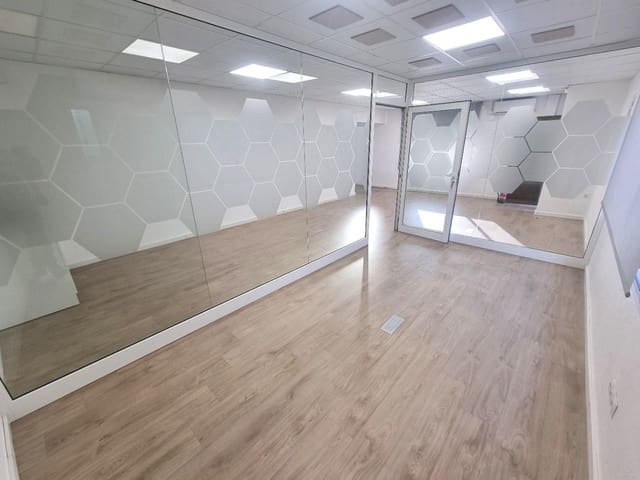 4 bedroom Commercial for rent in Altafulla - € 800 (Ref: 9147824)