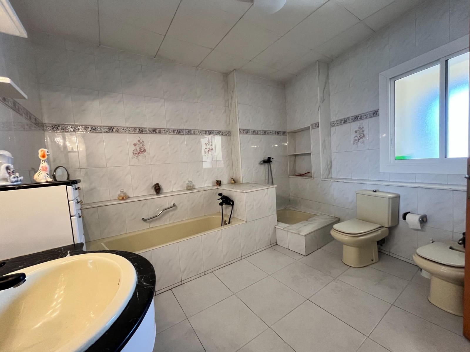 6 soveværelse Byhus til salg i Sant Sadurni d'Anoia med garage - € 300.000 (Ref: 9147836)