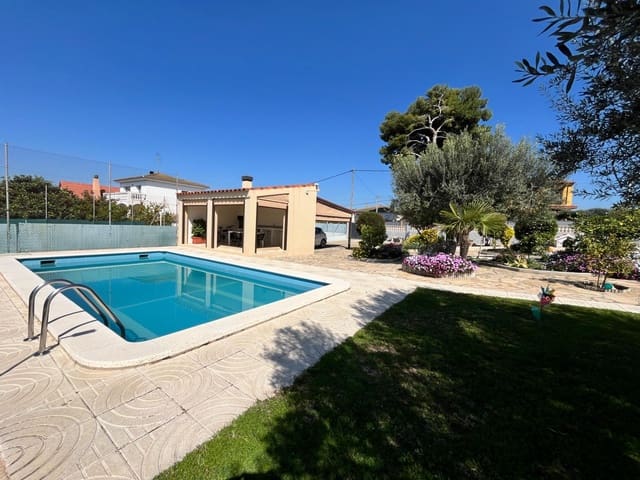 4 Zimmer Villa zu verkaufen in Llorenç del Penedès mit Pool Garage - 470.000 € (Ref: 9147840)