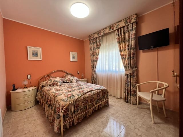 4 Zimmer Villa zu verkaufen in Llorenç del Penedès mit Pool Garage - 470.000 € (Ref: 9147840)