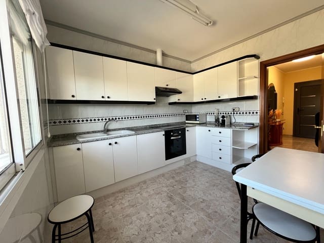 4 Zimmer Villa zu verkaufen in Llorenç del Penedès mit Pool Garage - 470.000 € (Ref: 9147840)