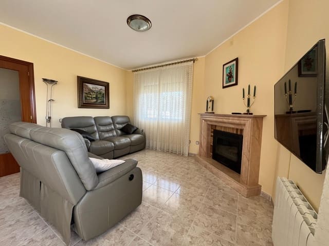 4 Zimmer Villa zu verkaufen in Llorenç del Penedès mit Pool Garage - 540.000 € (Ref: 9147841)