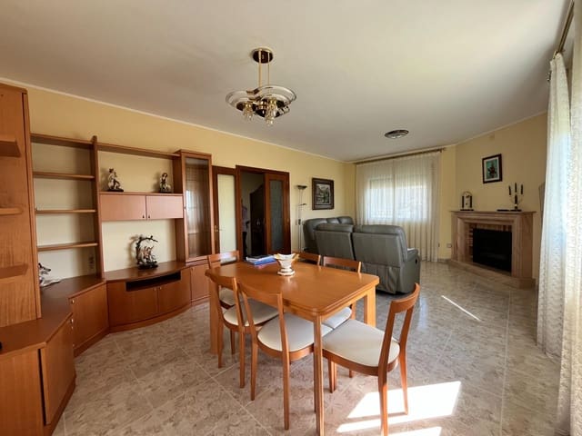 4 Zimmer Villa zu verkaufen in Llorenç del Penedès mit Pool Garage - 540.000 € (Ref: 9147841)