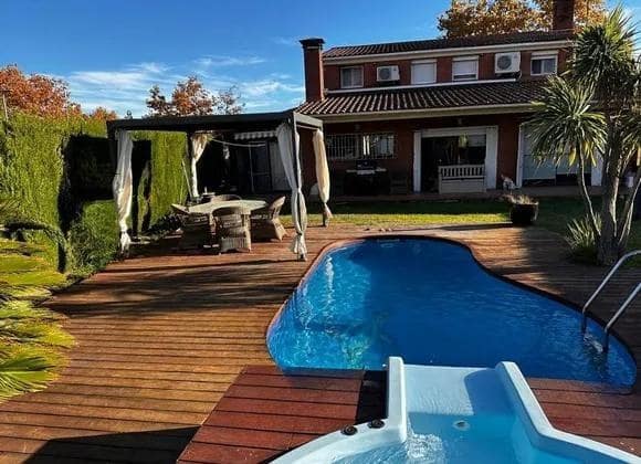 4 soveværelse Villa til salg i Calafell med swimmingpool garage - € 495.000 (Ref: 9147858)