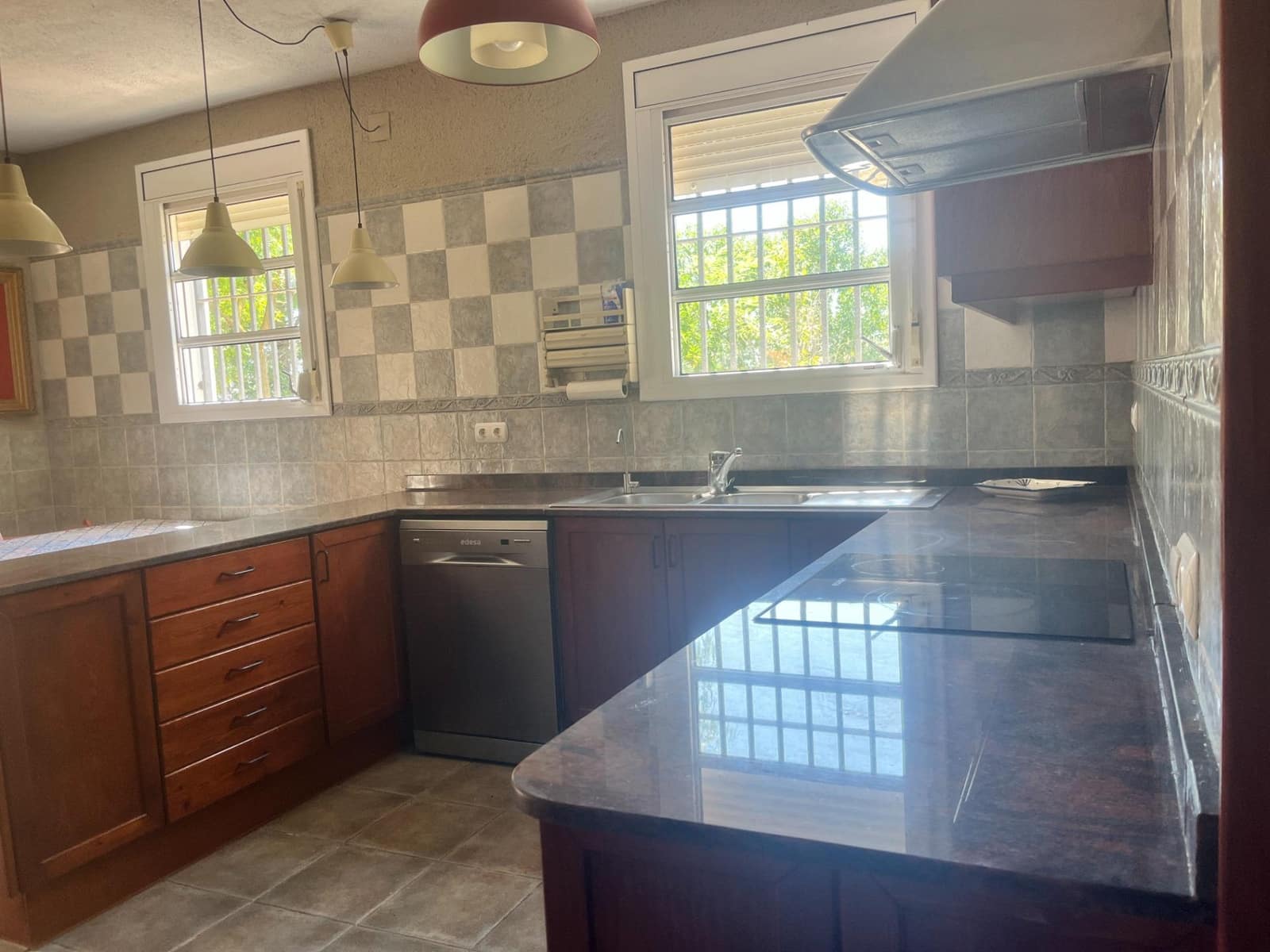 4 soverom Villa til salgs i Banyeres del Penedes med svømmebasseng garasje - € 520 000 (Ref: 9147865)