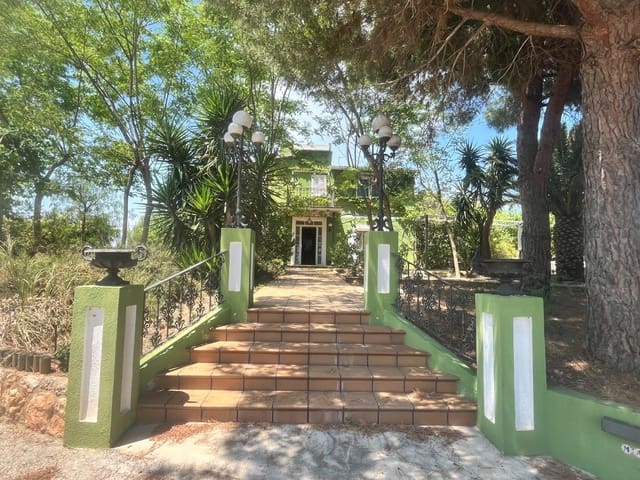 4 soverom Villa til salgs i Banyeres del Penedès med svømmebasseng garasje - € 520 000 (Ref: 9147865)