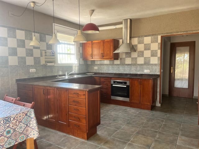 4 soverom Villa til salgs i Banyeres del Penedès med svømmebasseng garasje - € 520 000 (Ref: 9147865)