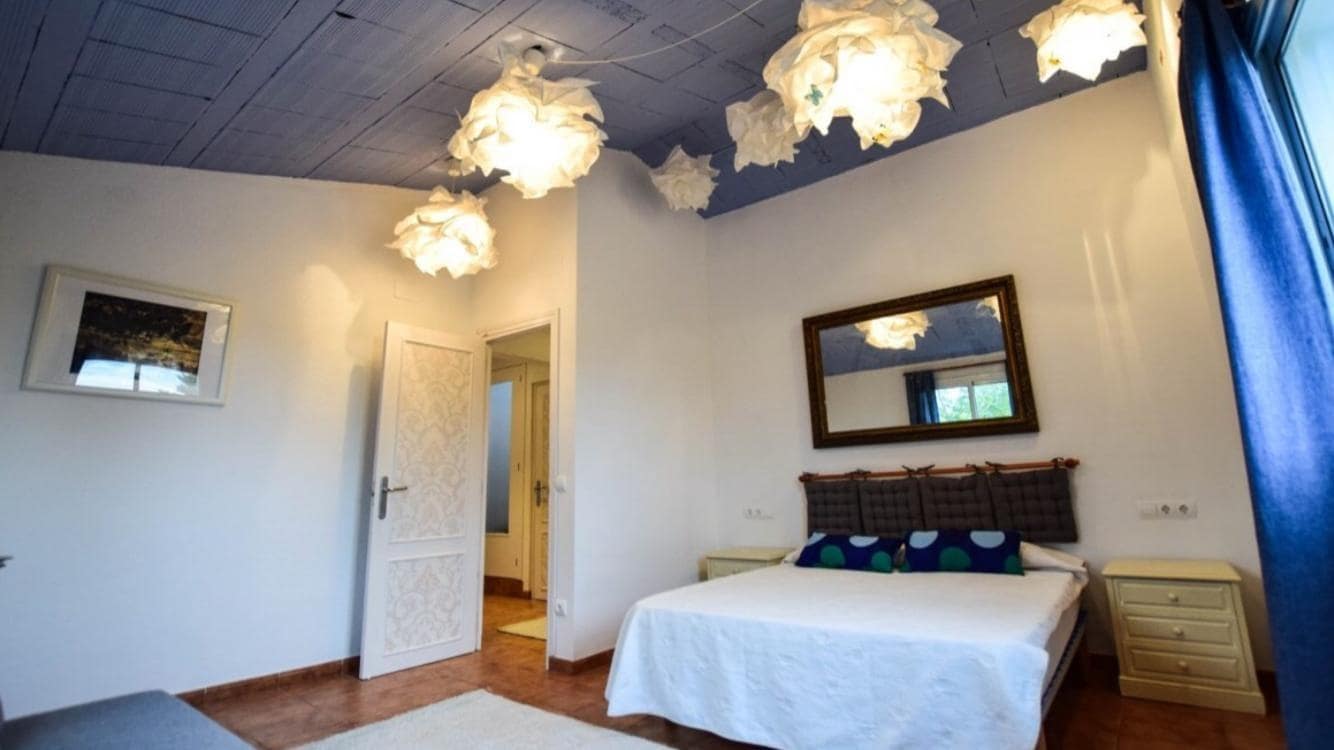 4 soverom Villa til salgs i Banyeres del Penedes med svømmebasseng garasje - € 520 000 (Ref: 9147865)