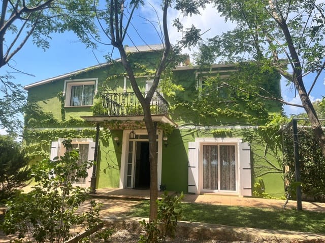 4 soverom Villa til salgs i Banyeres del Penedès med svømmebasseng garasje - € 520 000 (Ref: 9147865)