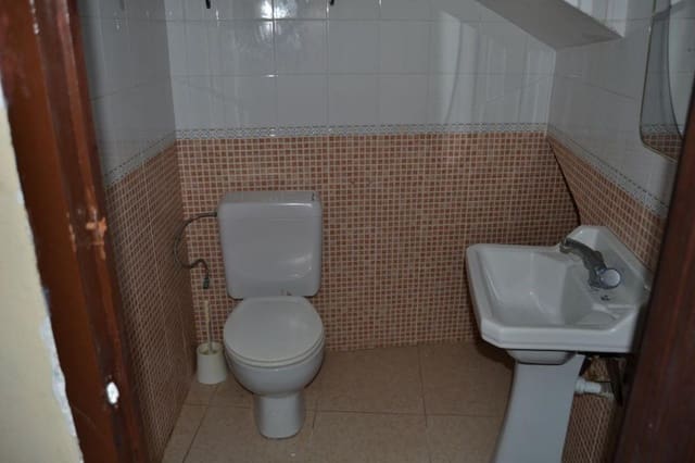 10 slaapkamer Rijtjeshuis te koop in Torredembarra met garage - € 189.900 (Ref: 9147881)