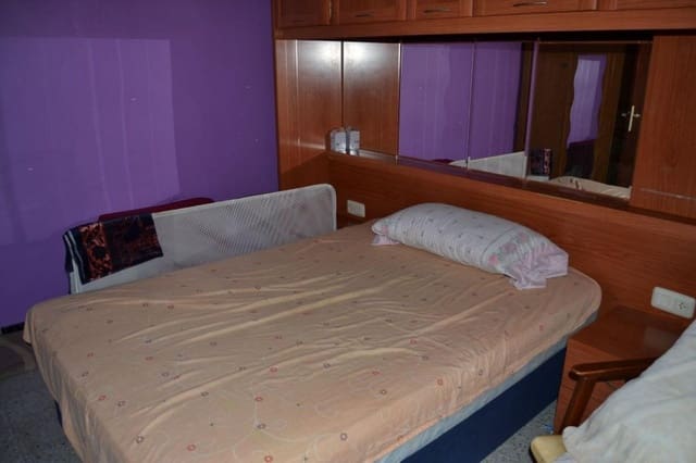 10 slaapkamer Rijtjeshuis te koop in Torredembarra met garage - € 189.900 (Ref: 9147881)