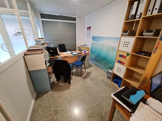 Commercial for rent in Torredembarra - € 650 (Ref: 9147893)
