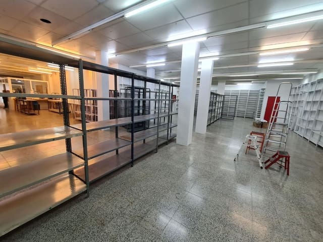 Commercial for rent in Torredembarra - € 650 (Ref: 9147893)