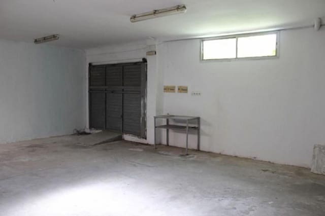 Erhverv til salg i Torredembarra med garage - € 199.000 (Ref: 9147908)