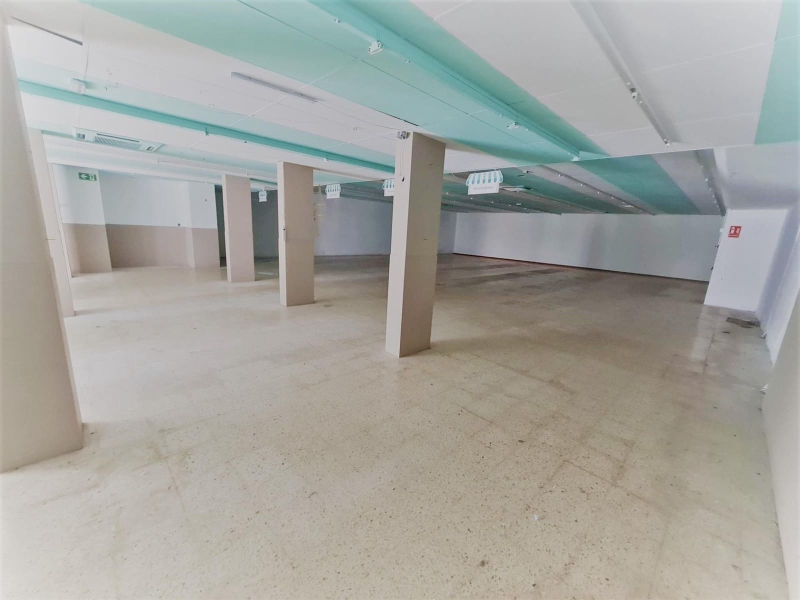 Commercial for rent in Torredembarra - € 3,000 (Ref: 9147909)