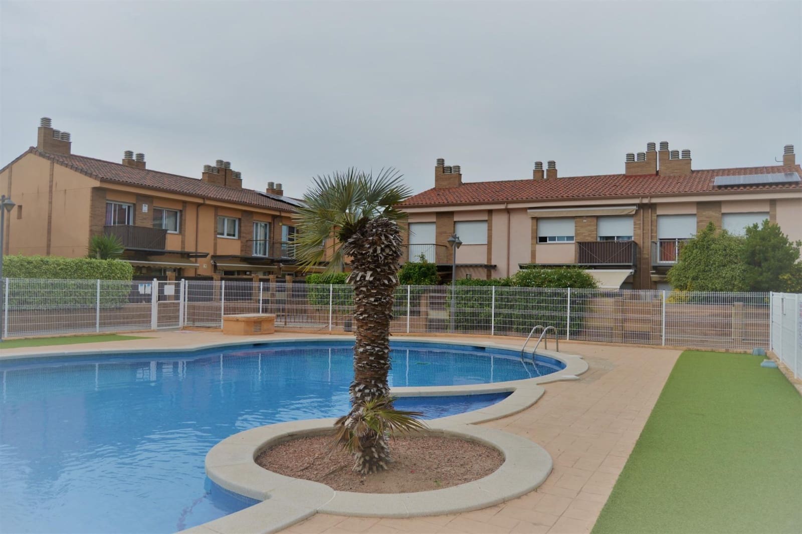 3 soverom Rekkehus til salgs i Cambrils med svømmebasseng garasje - € 415 000 (Ref: 9147910)