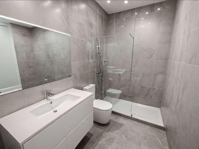 4 makuuhuone Rivitalo myytävänä paikassa El Vendrell mukana uima-altaan - 289 000 € (Ref: 9151865)