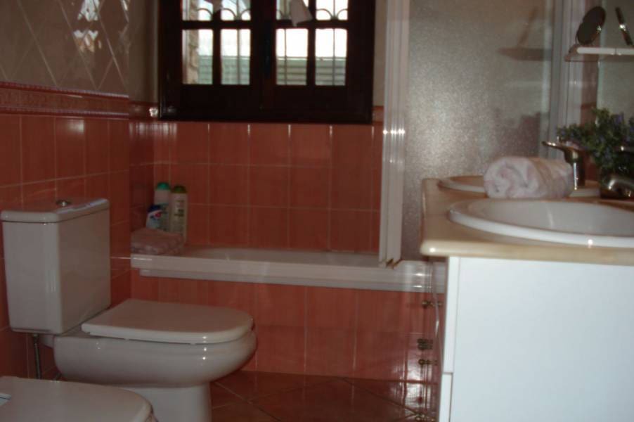 5 soveværelse Villa til salg i Santa Oliva med swimmingpool garage - € 675.000 (Ref: 9151876)