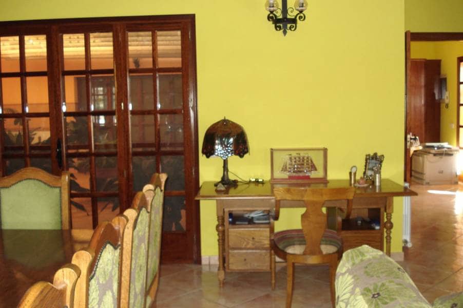 5 soveværelse Villa til salg i Santa Oliva med swimmingpool garage - € 675.000 (Ref: 9151876)