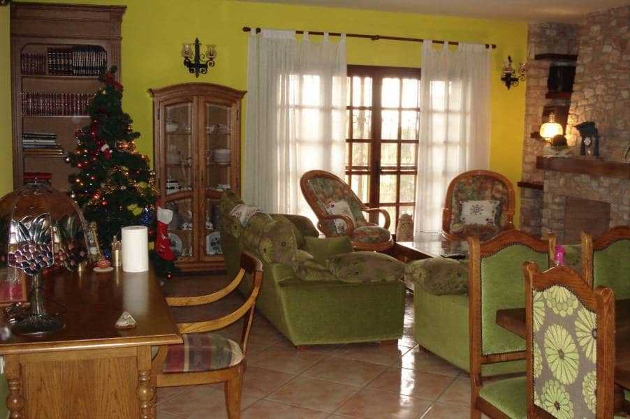 5 soveværelse Villa til salg i Santa Oliva med swimmingpool garage - € 675.000 (Ref: 9151876)