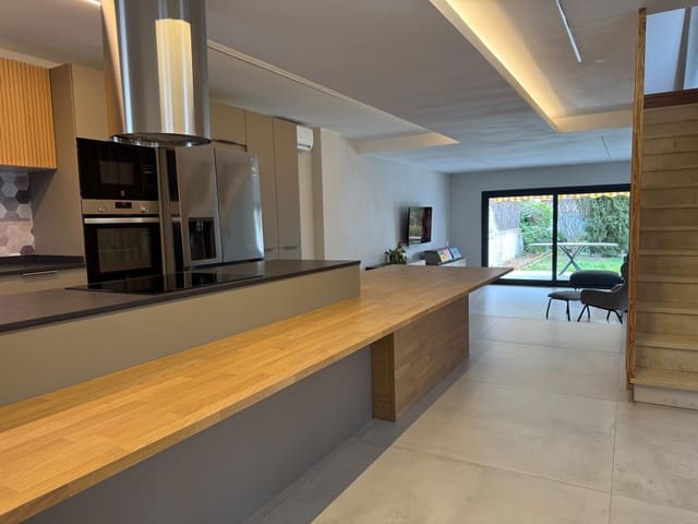 5 makuuhuone Rivitalo myytävänä paikassa Cunit - 442 500 € (Ref: 9151905)