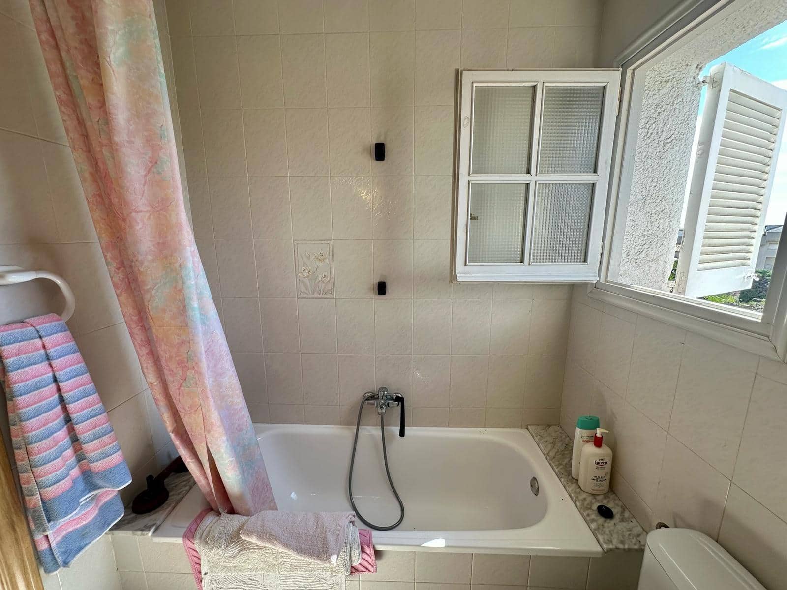 4 soveværelse Villa til salg i El Vendrell med swimmingpool - € 369.000 (Ref: 9151968)