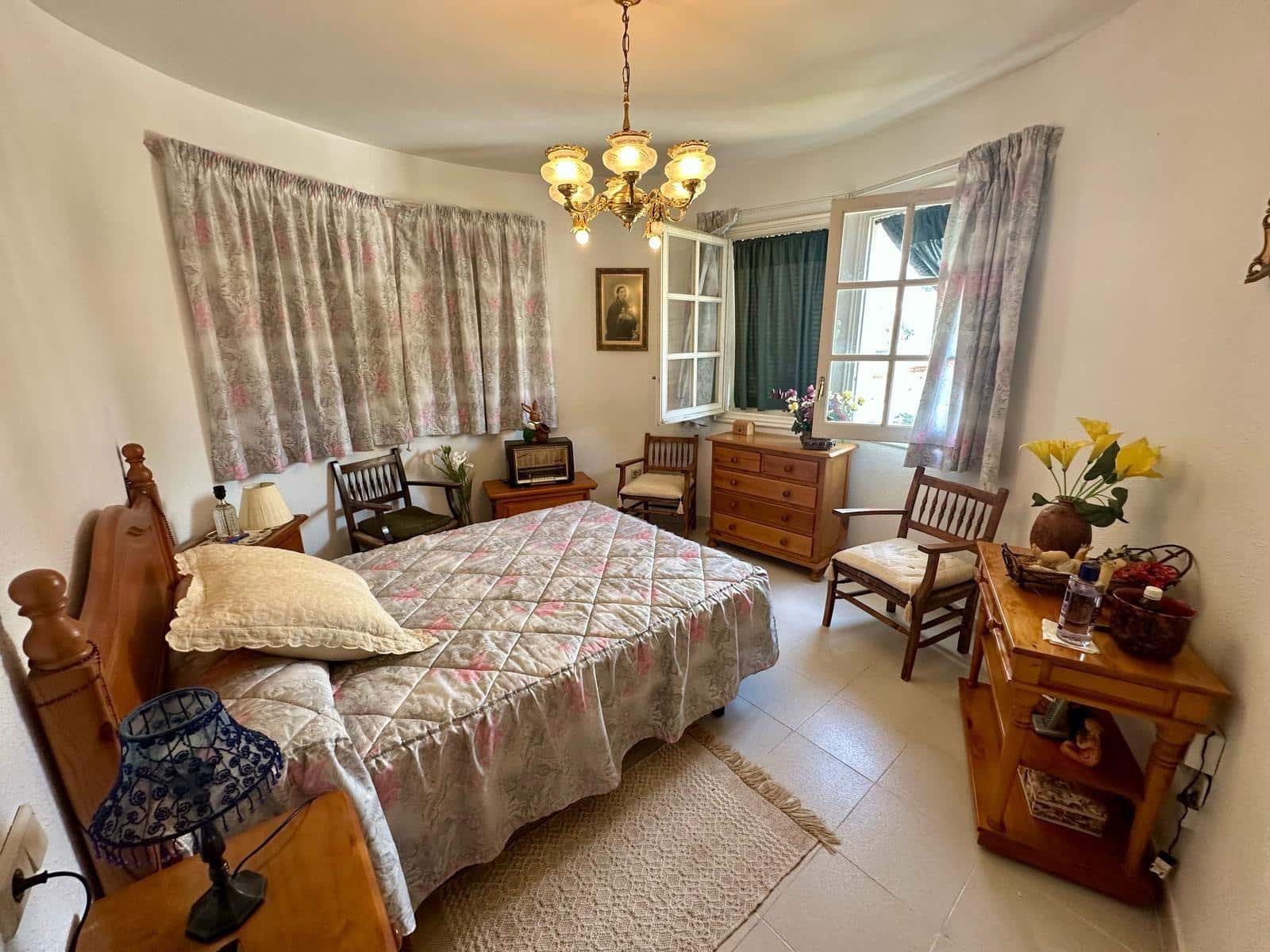 4 soveværelse Villa til salg i El Vendrell med swimmingpool - € 369.000 (Ref: 9151968)