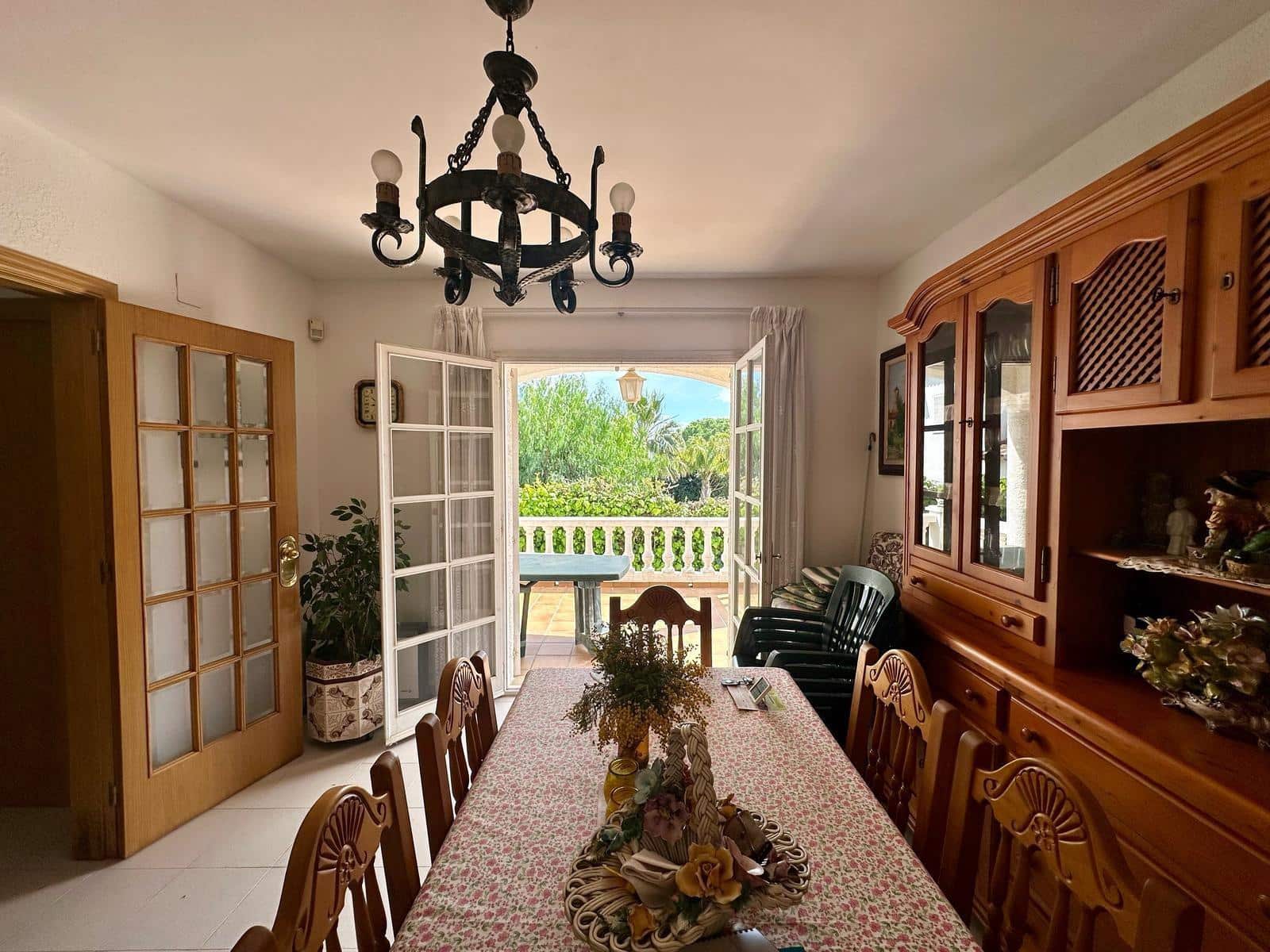 4 soveværelse Villa til salg i El Vendrell med swimmingpool - € 369.000 (Ref: 9151968)