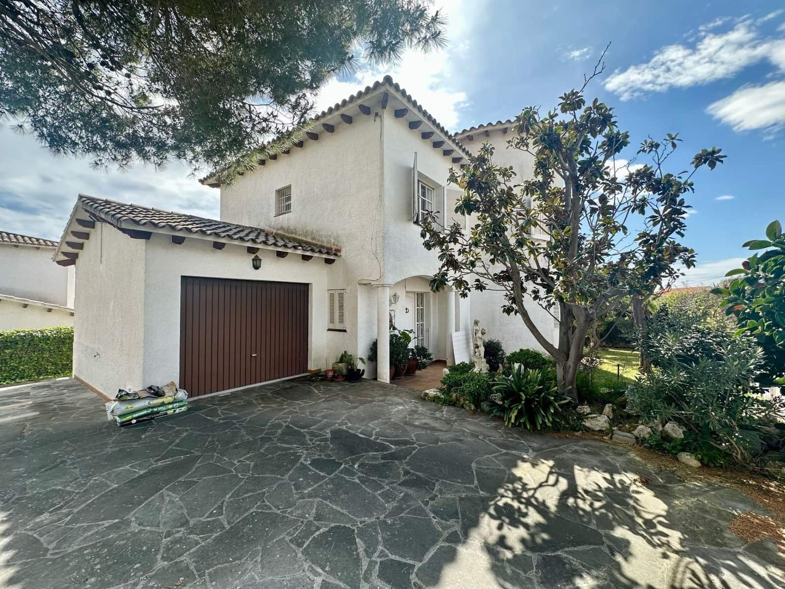 4 soveværelse Villa til salg i El Vendrell med swimmingpool - € 369.000 (Ref: 9151968)