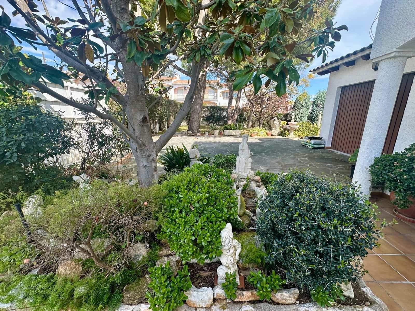 4 soveværelse Villa til salg i El Vendrell med swimmingpool - € 369.000 (Ref: 9151968)