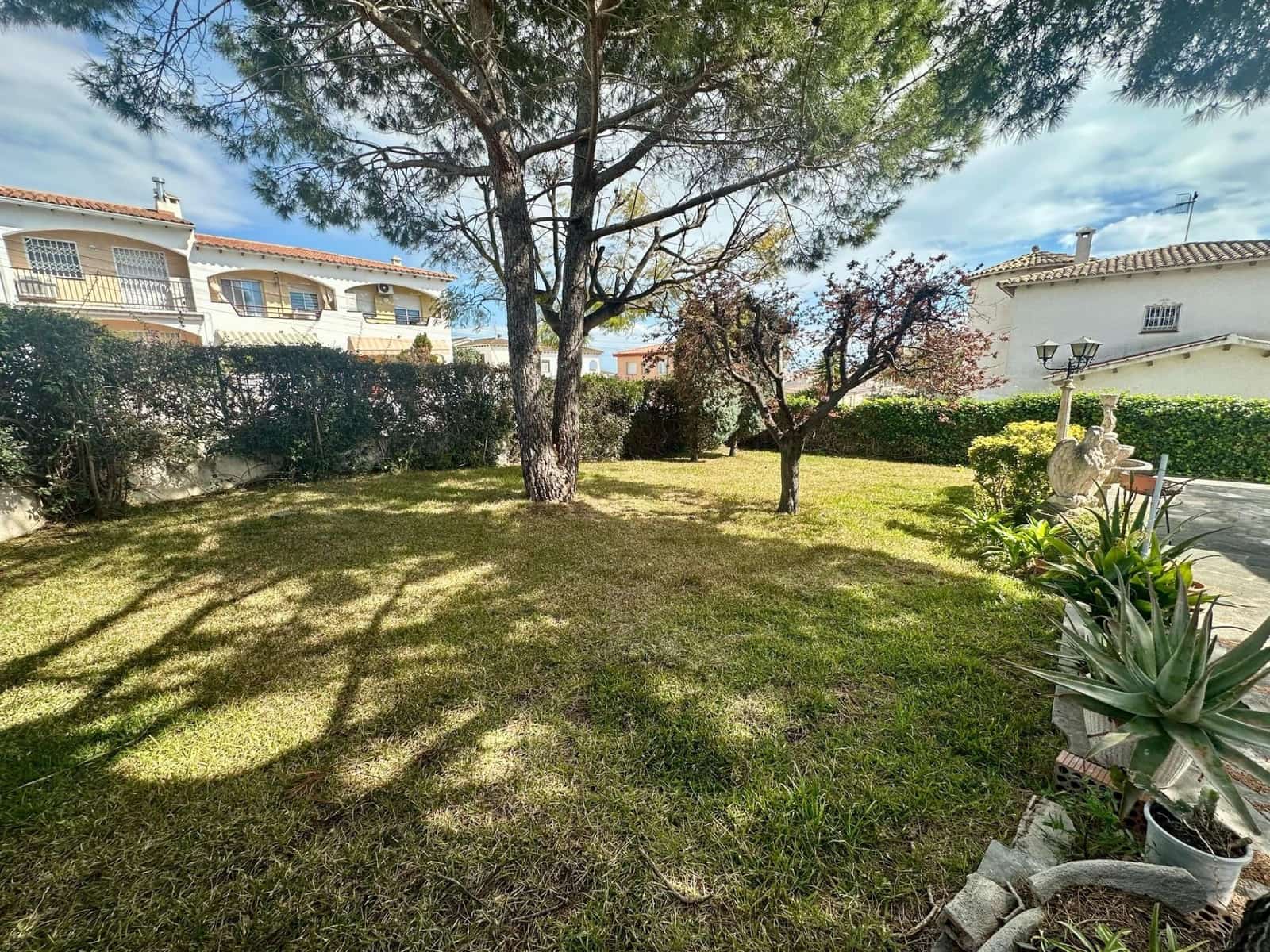 4 soveværelse Villa til salg i El Vendrell med swimmingpool - € 369.000 (Ref: 9151968)