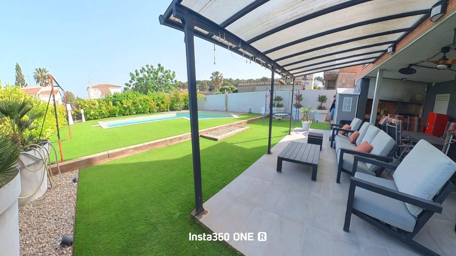 4 soveværelse Villa til salg i El Vendrell med swimmingpool - € 465.000 (Ref: 9151970)