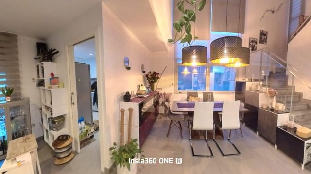 Chalet de 4 habitaciones en El Vendrell en venta con piscina - 465.000 € (Ref: 9151970)