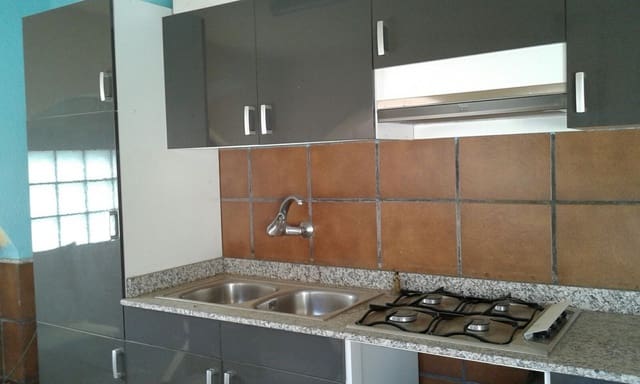 3 soveværelse Finca/Landehus til salg i La Bisbal del Penedès med swimmingpool garage - € 245.000 (Ref: 9152038)