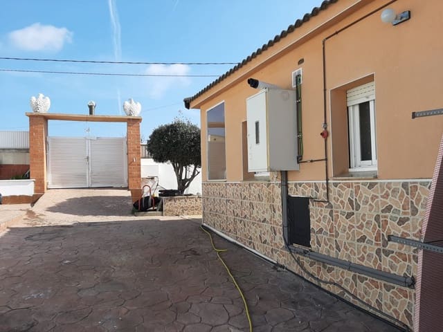 3 soveværelse Finca/Landehus til salg i La Bisbal del Penedès med swimmingpool garage - € 245.000 (Ref: 9152038)