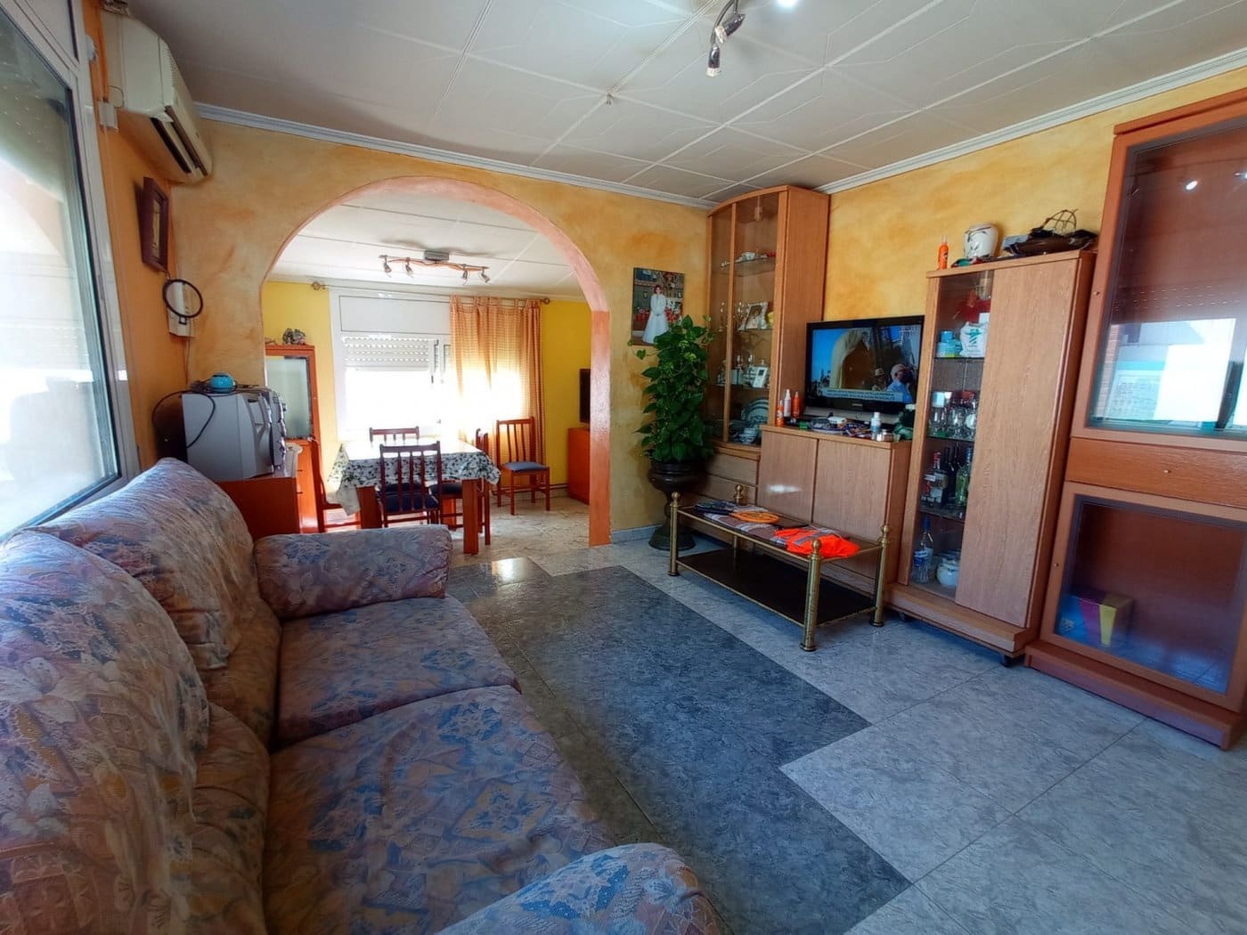 3 soveværelse Finca/Landehus til salg i La Bisbal del Penedes med swimmingpool garage - € 245.000 (Ref: 9152038)