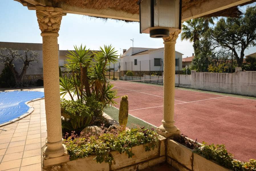 4 soveværelse Villa til salg i Calafell med swimmingpool garage - € 550.000 (Ref: 9152045)
