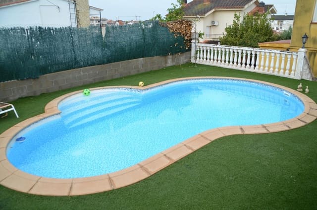 Chalet de 4 habitaciones en Cunit en venta con piscina - 318.000 € (Ref: 9152067)