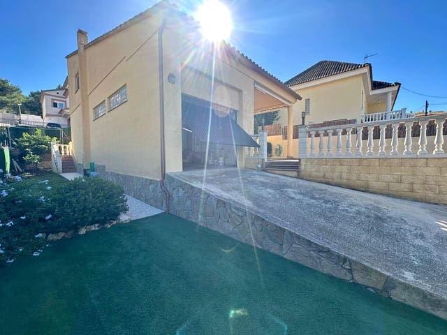 3 bedroom Villa for sale in El Vendrell with pool garage - € 315,000 (Ref: 9152082)