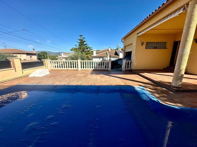 Chalet de 3 habitaciones en El Vendrell en venta con piscina garaje - 315.000 € (Ref: 9152082)