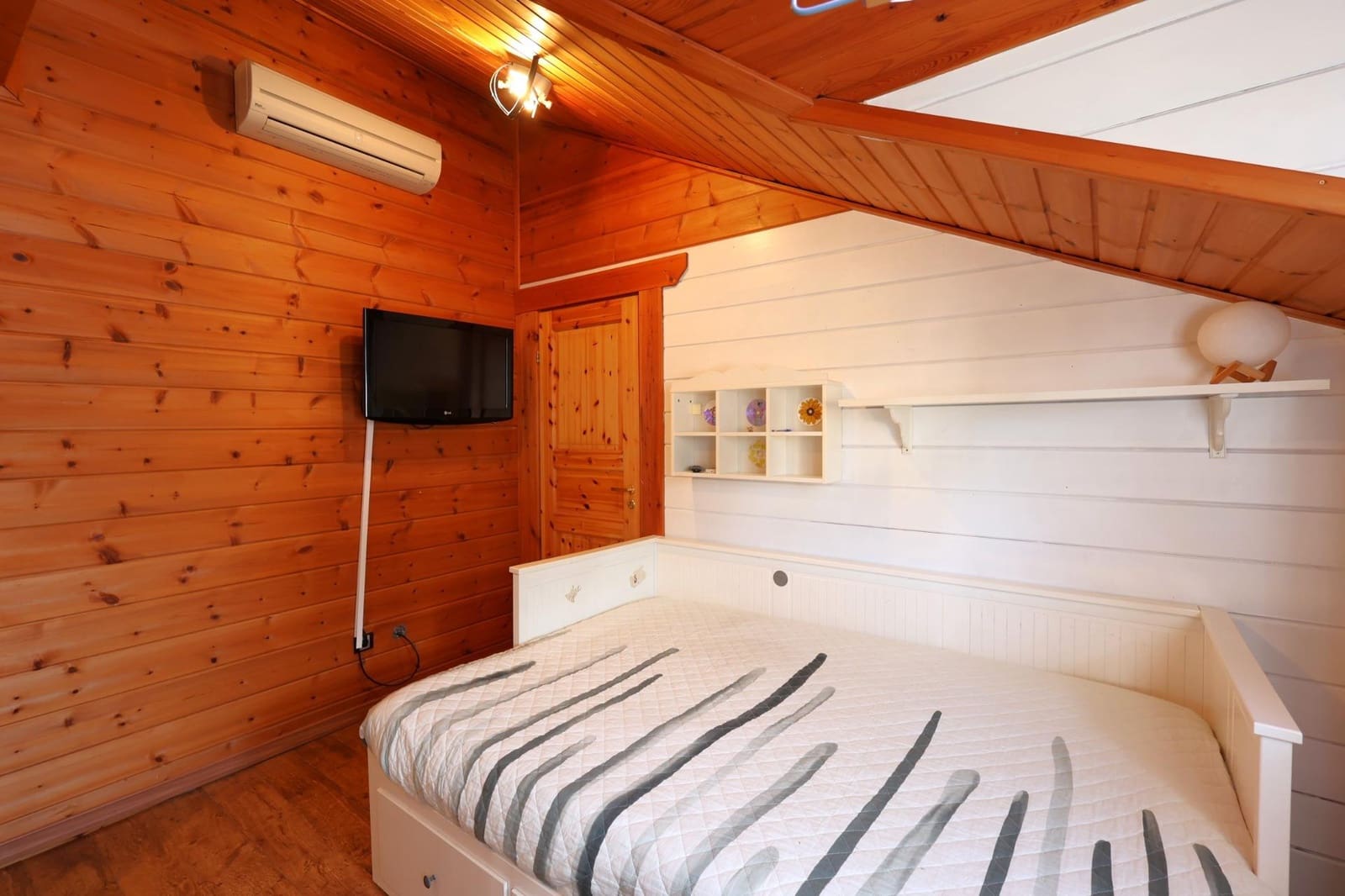 4 soveværelse Træhus til salg i Banyeres del Penedes med swimmingpool - € 310.000 (Ref: 9152084)