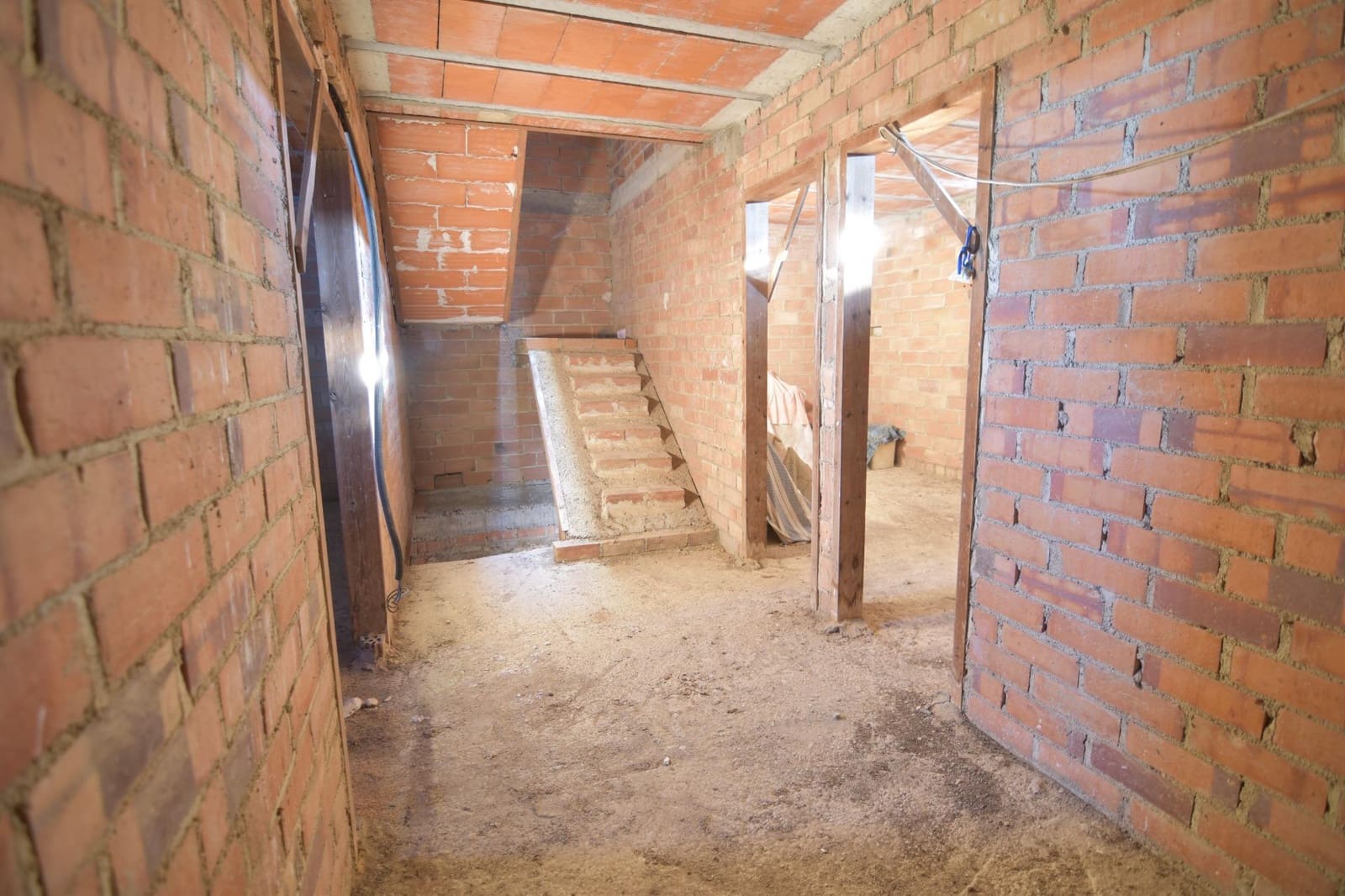 6 soveværelse Byhus til salg i Albinyana - € 120.000 (Ref: 9152086)