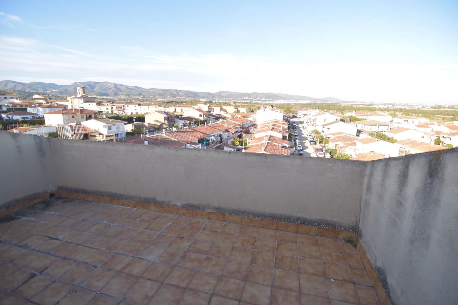 6 soveværelse Byhus til salg i Albinyana - € 120.000 (Ref: 9152086)