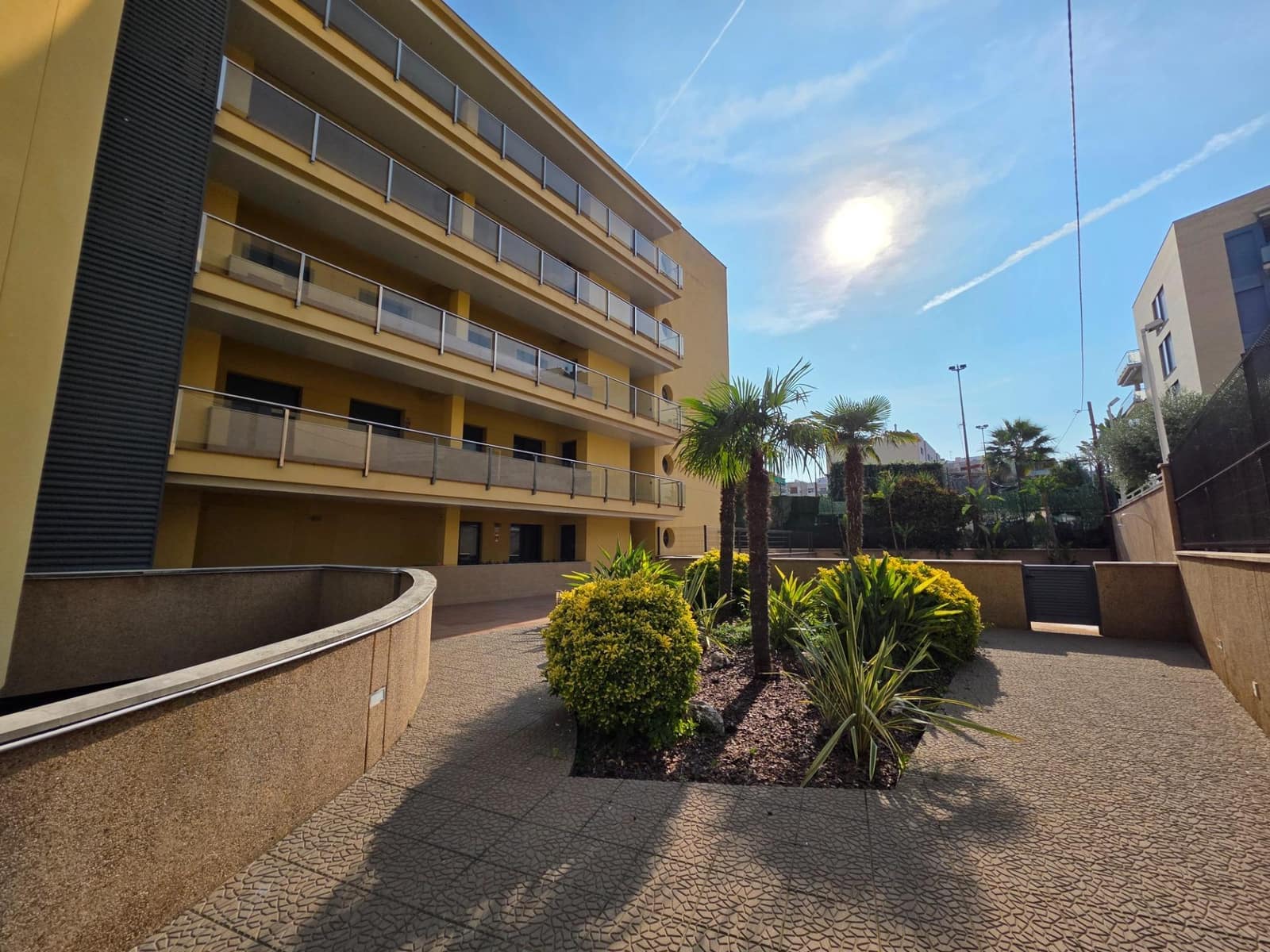 3 bedroom Flat for sale in Torredembarra with pool - € 440,000 (Ref: 9153845)