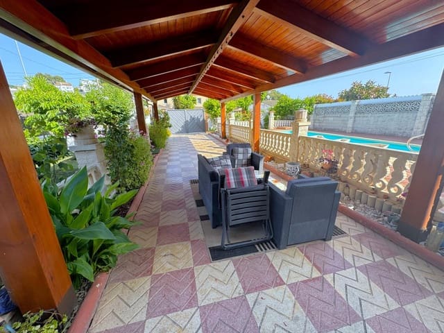 5 makuuhuone Huvila myytävänä paikassa Calafell mukana uima-altaan 
autotalli - 320 000 € (Ref: 9165679)