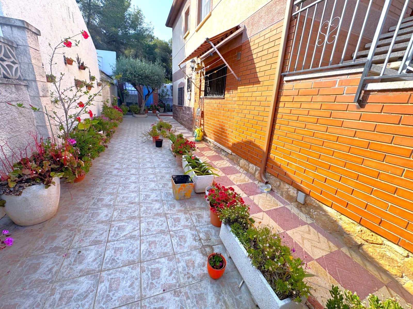 5 soverom Villa til salgs i Calafell med svømmebasseng garasje - € 320 000 (Ref: 9165679)