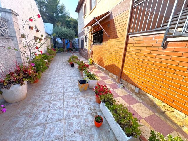 5 makuuhuone Huvila myytävänä paikassa Calafell mukana uima-altaan 
autotalli - 320 000 € (Ref: 9165679)