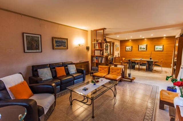 4 soveværelse Villa til salg i Calafell med garage - € 799.000 (Ref: 9169476)