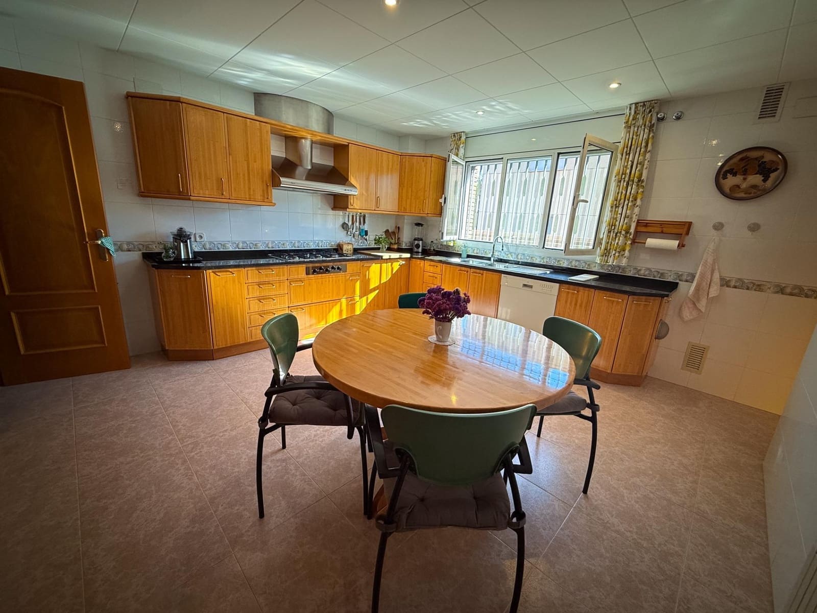 4 bedroom Villa for sale in Calafell with garage - € 799,000 (Ref: 9169476)