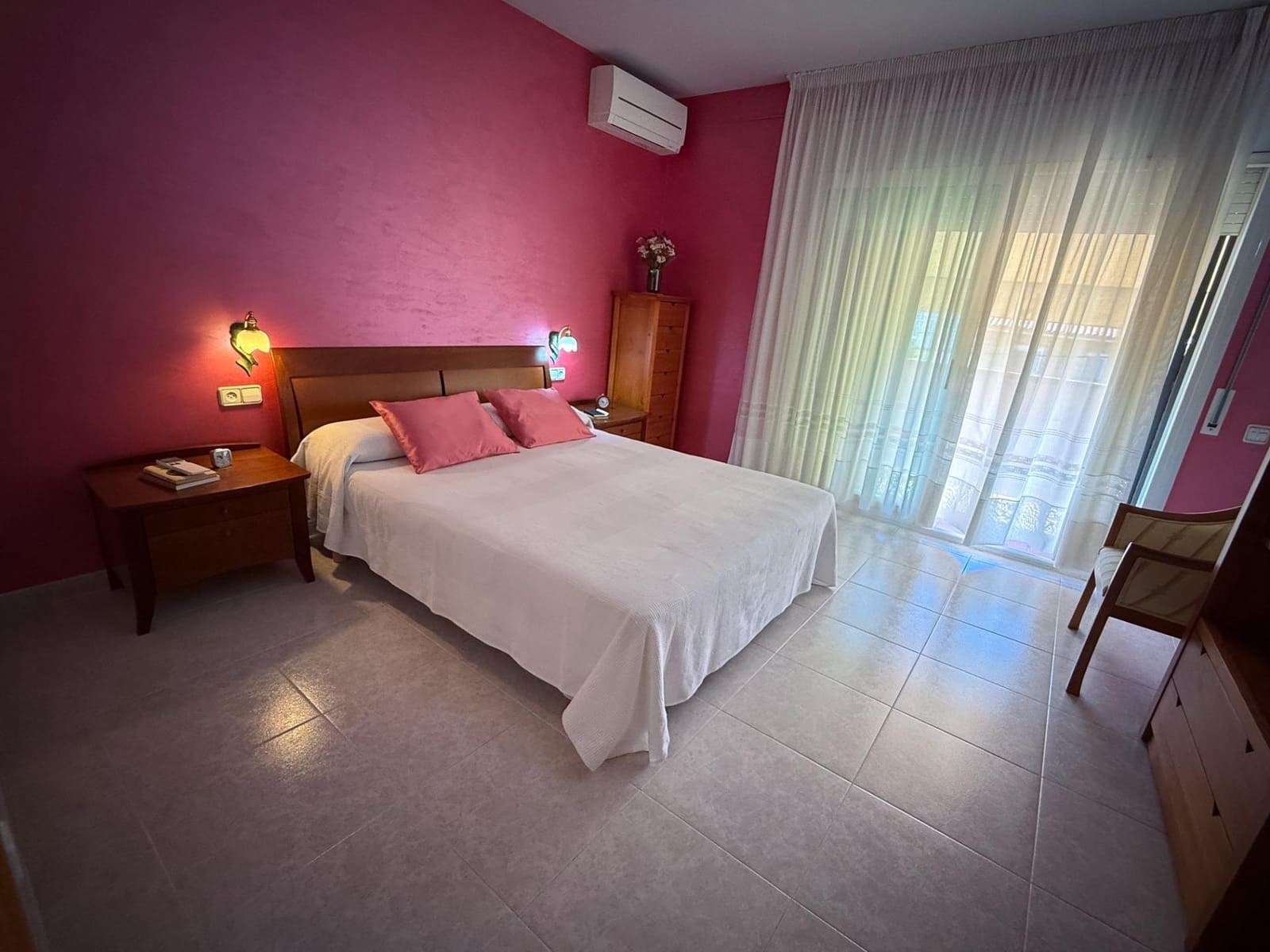 4 bedroom Villa for sale in Calafell with garage - € 799,000 (Ref: 9169476)